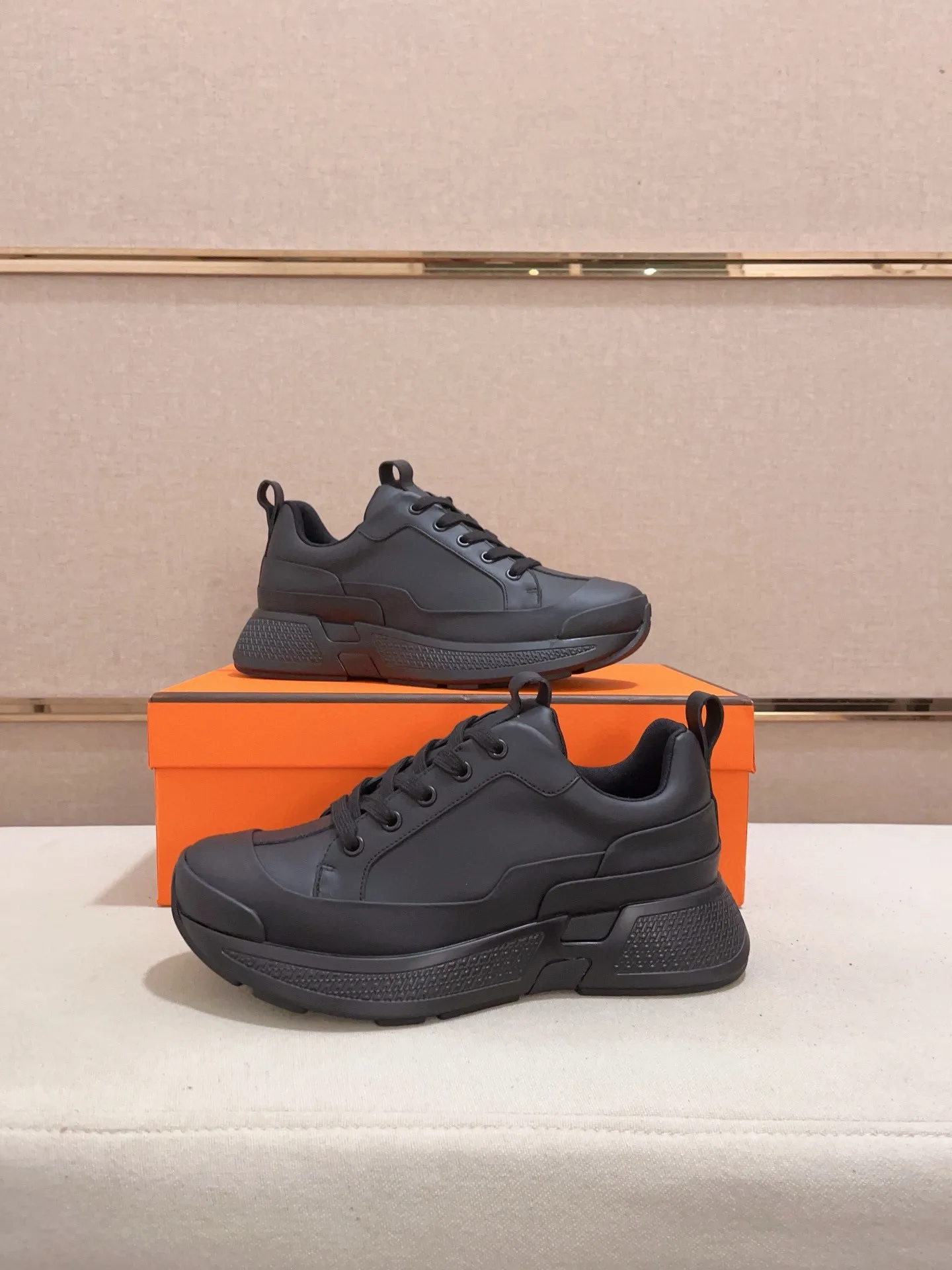 Men's clothing and shoes💰: 660💰《HERMES》【Classic Original Version】Hermès; Top 🔝 Purchasing Agency 🔍🔍Men’s latest 🇺🇸 counters are on sale simultaneously, original imported from Italy ▲▲Silk cowhide with breathable fabric ▲▲ (high-end and expensive Qi·Grade) Exquisite workmanship (Italian 🇮🇹Imported water-dyed 🐂cowhide lining) Sole: Original sole provided by the original factory, ⚠️Exclusive double-layer activity·TPR·Rubber·Combined molded outsole; Super·comfortable·wear-resistant·non-slip·environmental protection The real thing is more beautiful if you take the real thing (high quality, follow the order), you can enter and exit the counter at will * Number of yards: 38·39·40·41·42·43·44# (can be customized 45.)